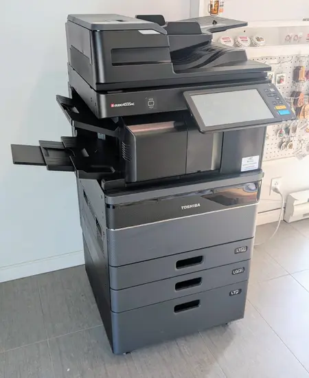 Copieur à disposition dans la boutique de Création Catouille pour les impressions et copies de documents