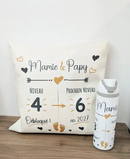 Coussin et gourde personnalisés par Catherine de Création Catouille à Sainte-Claire